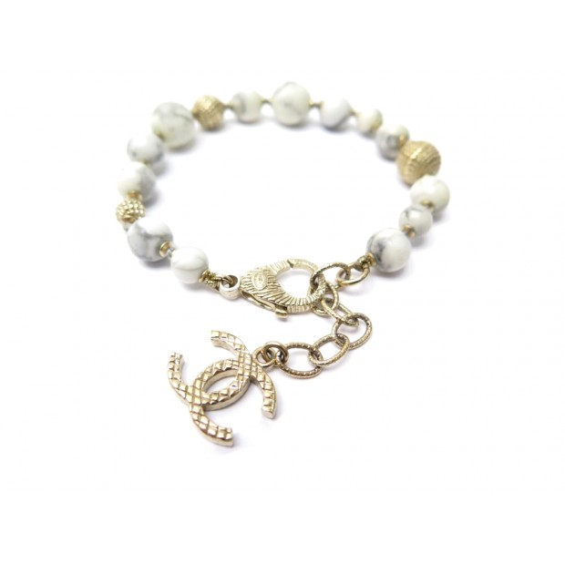 NEUF BRACELET CHANEL PERLES MARBREES & LOGO CC 17 A 20 CM METAL DORE PEARLS 480€