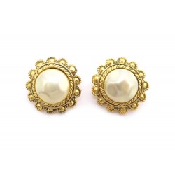 VINTAGE BOUCLES D'OREILLES CHANEL PERLES & METAL DORE CIRCA 1960 PEARLS EARRINGS