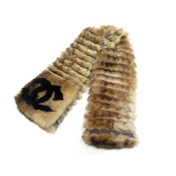  echarpe chanel logo cc en fourrure orylag marron