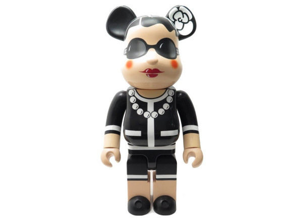 figurine chanel bearbrick camelia karl lagerfeld