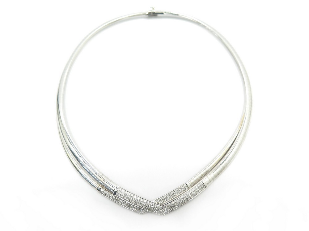collier jonc 41 cm en or blanc 18k 55 gr serti 136
