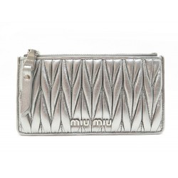 NEUF PORTE MONNAIE MIU MIU POCHETTE EN CUIR MATELASSE ARGENTE PORTE CARTES 380€