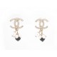 NEUF BOUCLES D'OREILLES CHANEL LOGO CC & STRASS BRELOQUES DORE NEW EARRINGS 450€