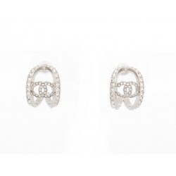 NEUF BOUCLES D'OREILLES CHANEL LOGO CC ET STRASS EN METAL ARGENTE EARRINGS 580€