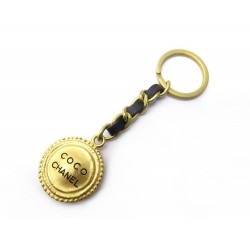 NEUF VINTAGE PORTE CLES CHANEL 1994 MEDAILLON COCO CHARM METAL DORE NEW KEY RING