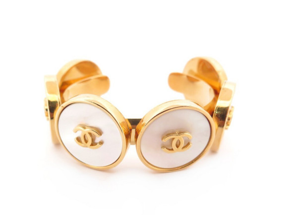 bracelet chanel manchette logo cc nacre