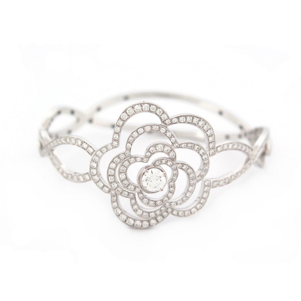 bracelet chanel fil de camelia or blanc 18k serti 2230 bracelet chanel fil de camelia or blanc 18k serti 2230