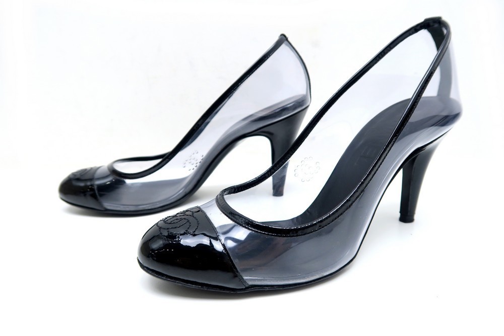 chaussures chanel escarpins g25626 cuir vernis 37 logo chaussures chanel escarpins g25626 cuir vernis 37 logo