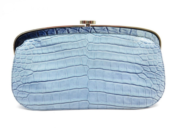 sac a main chanel pochette en cuir alligator bleu