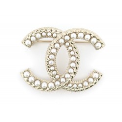 BROCHE CHANEL LOGO CC ET PERLES 2022 EN METAL DORE GOLDEN PEARL BROOCH 550€