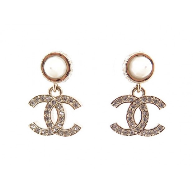 NEUF BOUCLES D'OREILLES CHANEL PERLES ET LOGO CC METAL DORE GOLDEN EARRINGS 645€