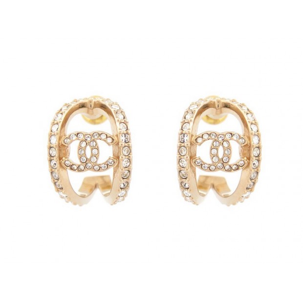 NEUF BOUCLES D'OREILLES CHANEL LOGO CC ET STRASS METAL DORE NEW EARRINGS 550€