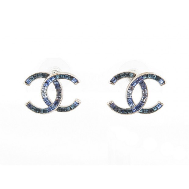 NEUF BOUCLES D'OREILLES CHANEL LOGO CC STRASS BLEU METAL ARGENTE EARRINGS 510€