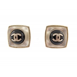 NEUF BOUCLES D'OREILLES CHANEL CARRE LOGO CC & STRASS METAL DORE EARRINGS 560€