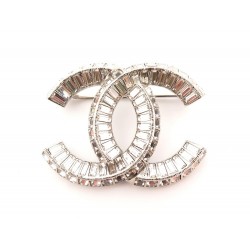 NEUF BROCHE CHANEL LOGO CC & STRASS A63085 EN METAL ARGENTE NEW BROOCH 580€
