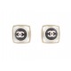 NEUF BOUCLES D'OREILLES CHANEL CARRE LOGO CC & STRASS METAL DORE EARRINGS 560€