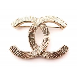 NEUF BROCHE CHANEL LOGO CC EN METAL DORE STRIES 2021 NEW GOLDEN BROOCH 580€