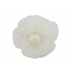 NEUF VINTAGE BROCHE CHANEL CAMELIA EN TOILE BLANC + BOITE NEW WHITE BROOCH 440€