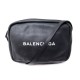 SAC A MAIN BALENCIAGA CAMERA EVERYDAY 489812 BANDOULIERE CUIR NOIR HAND BAG 695€