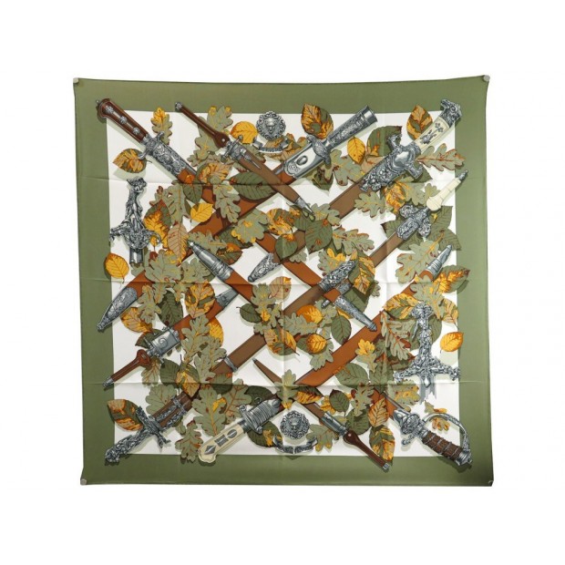 NEUF FOULARD HERMES AU PLUS DRU V. RYBALTCHENKO EN SOIE KAKI NEW SILK SCARF 410€