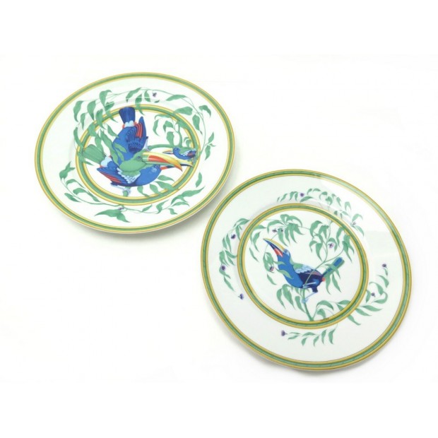 LOT HERMES TOUCANS DEUX ASSIETTES 25.5 ET 27.5CM EN PORCELAINE BLANC TWO PLATES