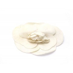 VINTAGE BROCHE CHANEL CAMELIA FLEUR TISSU BLANC WHITE CANVAS FLOWER BROOCH 440€