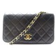 SAC A MAIN CHANEL A RABAT LOGO CC EN CUIR MATELASSE NOIR BANDOULIERE BAG 4150€