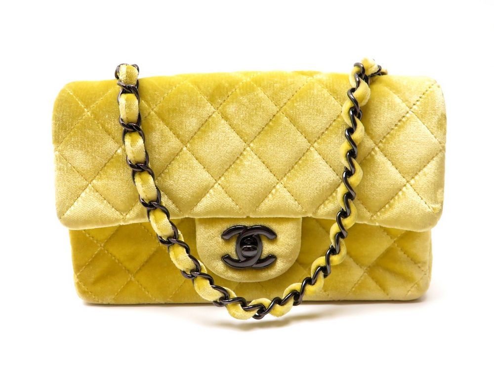 sac a main chanel mini timeless en velours jaune