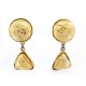 VINTAGE BOUCLES D OREILLES CHANEL PENDANTES CIRCA 1970 EN METAL DORE EARRINGS