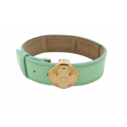 BRACELET LOUIS VUITTON WISH FLEUR EN CUIR MONOGRAM VERNI VERT ET METAL DORE 440€