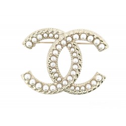 NEUF BROCHE CHANEL LOGO CC ET PERLES 2022 EN METAL DORE GOLDEN PEARL BROOCH 550€