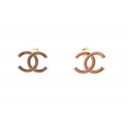 BOUCLES D'OREILLES CHANEL LOGO CC 2022 EN METAL DORE 2.6 GR GOLDEN EARRINGS