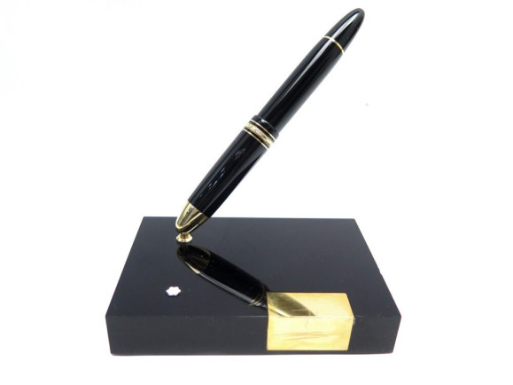 socle avec stylo plume montblanc meisterstuck 149
