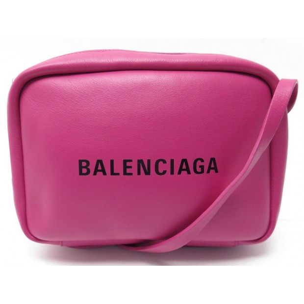 NEUF SAC POCHETTE BALENCIAGA CAMERA EVERYDAY 489812 CUIR FUSHIA BANDOULIERE 895€