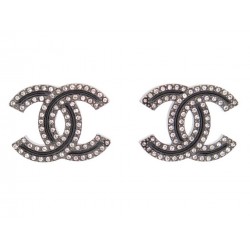 NEUF BOUCLES D'OREILLES CHANEL LOGO CC & STRASS EN METAL NOIR NEW EARRINGS 650€