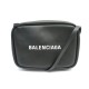 NEUF SAC POCHETTE BALENCIAGA CAMERA EVERYDAY 489812 CUIR NOIR BANDOULIERE 895€