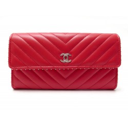 NEUF PORTEFEUILLE CHANEL LOGO CC EN CUIR CHEVRON ROUGE CLOUTE NEW WALLET 1390€