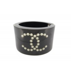 NEUF BRACELET CHANEL MANCHETTE LOGO CC PERLES PEARLS RESINE NOIR CUFF NEW 1300€