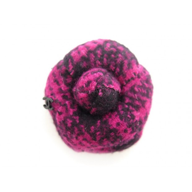 BROCHE CHANEL CAMELIA EN TWEED FANTAISIE ROSE & NOIR CANVAS CAMELLIA BROOCH 690€