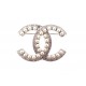 NEUF BROCHE CHANEL LOGO CC EN PERLES & STRASS EN METAL ARGENTE PEARL BROOCH 580€