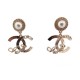 NEUF BOUCLES D'OREILLES CHANEL PERLE ET LOGO CC METAL DORE GOLDEN EARRINGS 645€