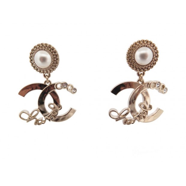 NEUF BOUCLES D'OREILLES CHANEL PERLE ET LOGO CC METAL DORE GOLDEN EARRINGS 645€