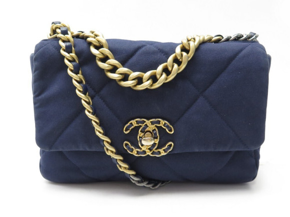 sac a main chanel 19 en toile matelasse bleu marine