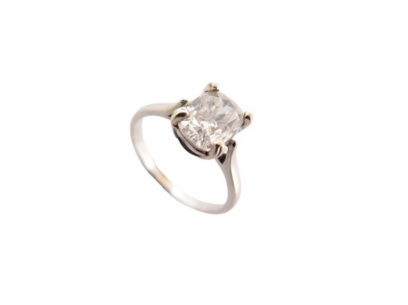 bague en or blanc 18k 2.8gr sertie d'un solitaire