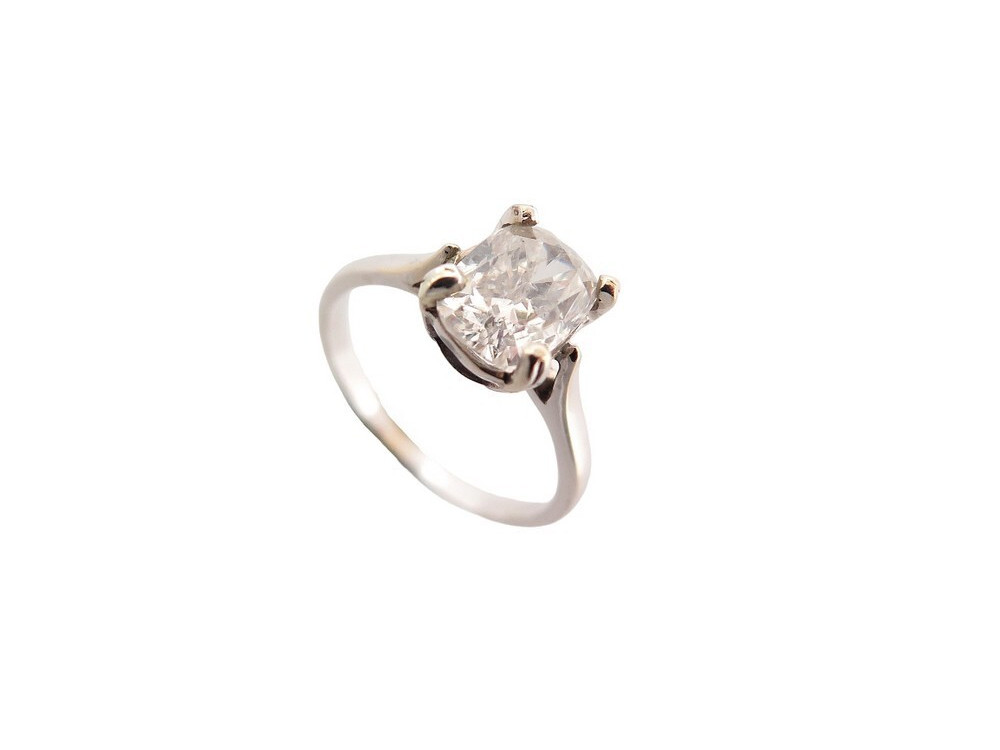 bague en or blanc 18k 2.8gr sertie d'un solitaire