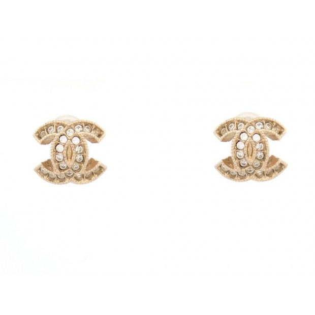 BOUCLES D'OREILLES CHANEL LOGO CC ET STRASS METAL DORE GOLDEN EARRINGS 650€