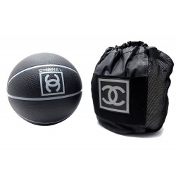 NEUF COLLECTOR BALLON DE BASKET CHANEL 2004 EN CAOUTCHOUC NOIR BLACK SPORT BALL