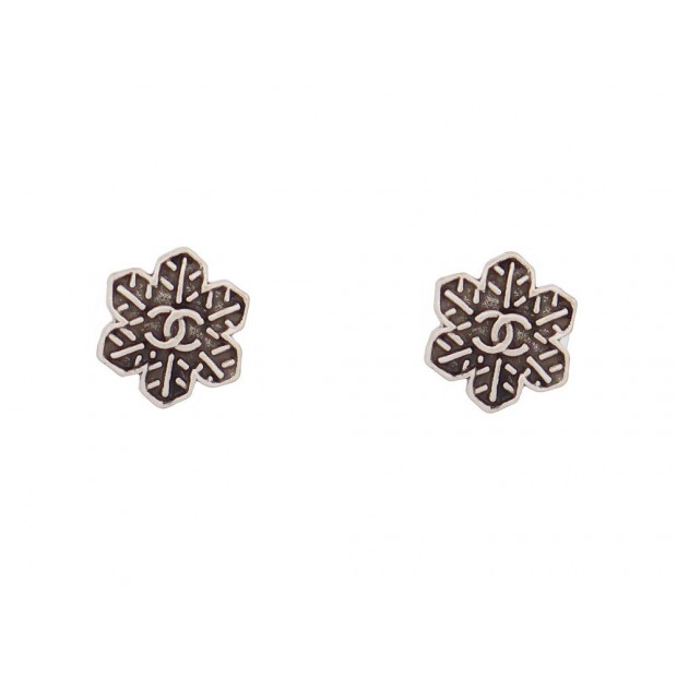 NEUF BOUCLES D'OREILLES CHANEL LOGO CC FLOCONS DE NEIGE SNOWFLAKE EARRINGS 600€