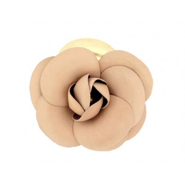 VINTAGE BROCHE CHANEL CAMELIA EN CUIR BEIGE CIRCA 1980 BOITE LEATHER BROOCH 690€