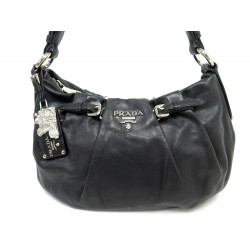 SAC A MAIN PRADA BAGUETTE EN CUIR NOIR PORTE EPAULE CHARM LEATHER HAND BAG 900€